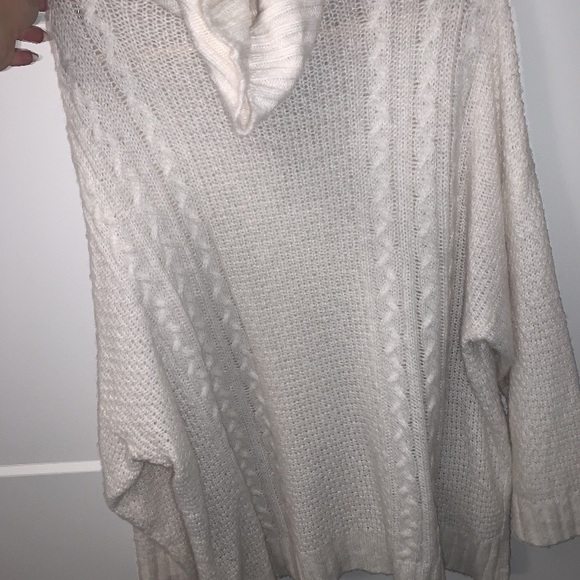 White sweater - Picture 1 of 2